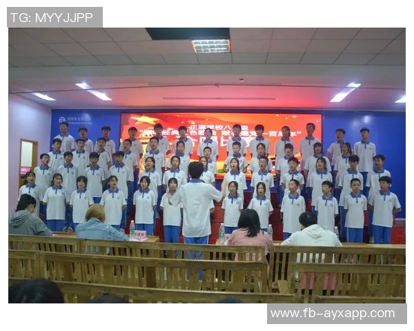 库利巴利和盖耶将队长袖标传递给马内共同庆祝首个奖杯的温馨时刻